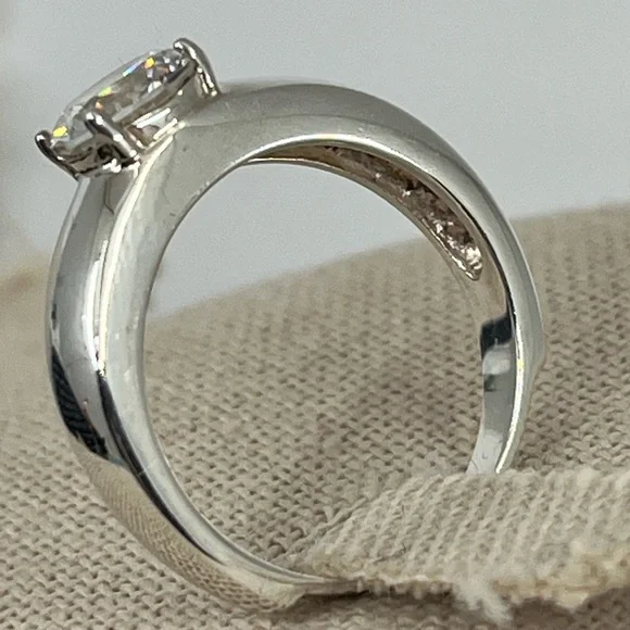 💎 Vintage 925 Sterling Silver Solitaire CZ Ring Size 7 - Picture 4 of 17